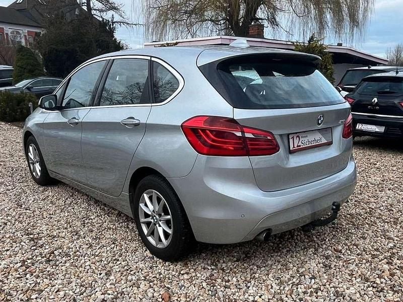 Gebraucht BMW 218 Basis 136 PS (100 kW) 2016 Glaciersilber metallic Limousine