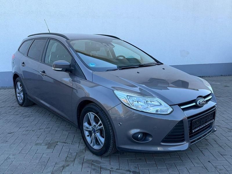 Gebraucht Ford Focus Trend 125 PS (91 kW) 2013 Braun Kombi