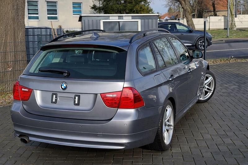 Gebraucht BMW 320 177 PS (130 kW) 2009 Grau Kombi