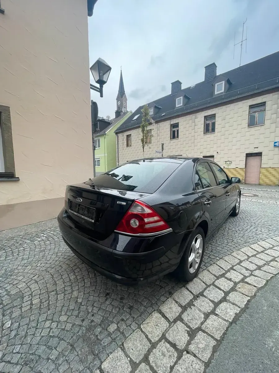 Usado Ford Mondeo 155 CV (114 kW) 2006 Negro Berlina