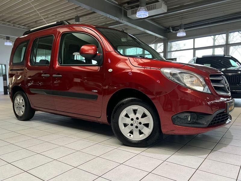 Rot Gebraucht 2016 Mercedes Citan 111 Kombi | 9.990 € (Etwas zu teuer) - Bild 1/4