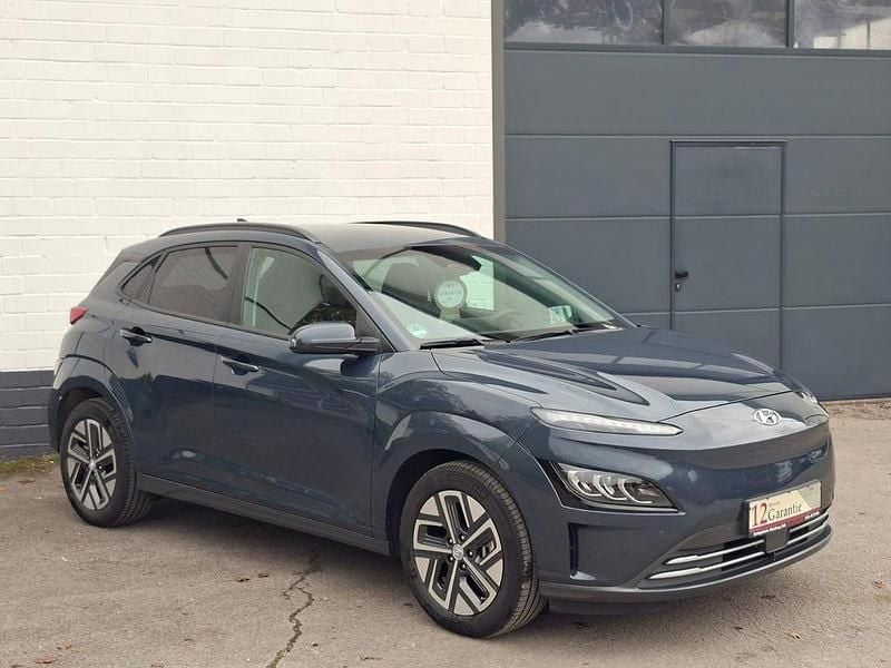 Blau Gebraucht 2022 Hyundai Kona Trend SUV | 20.950 € (Guter Preis) - Bild 1/4