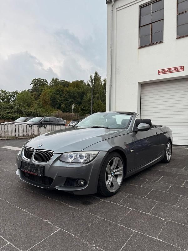 Grau Gebraucht 2011 BMW 335 Cabriolet M Sport Cabrio | 19.500 € (Superpreis) - Bild 1/4