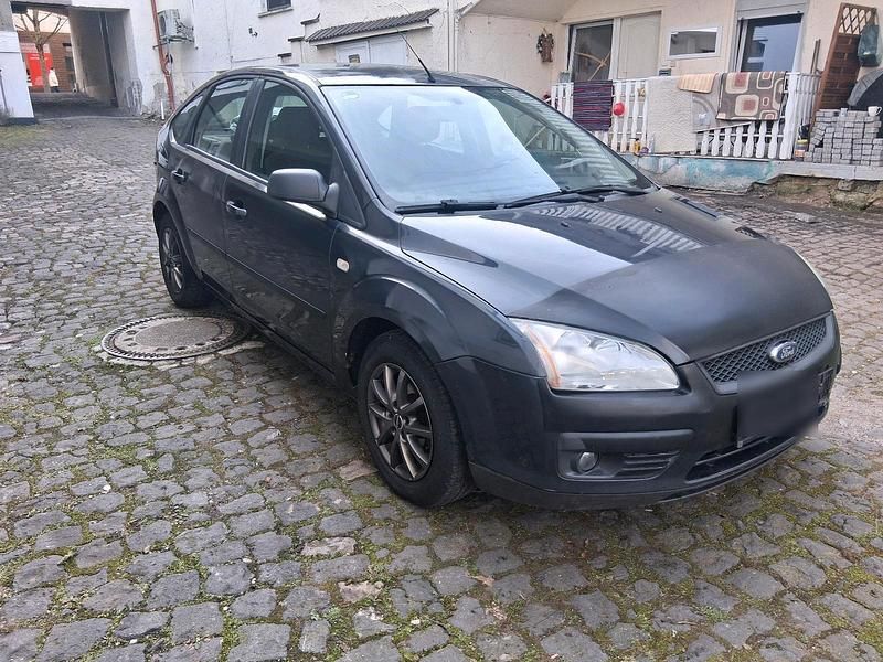 Blau Gebraucht 2006 Ford Focus Kleinwagen | 999 € (Guter Preis) - Bild 1/4