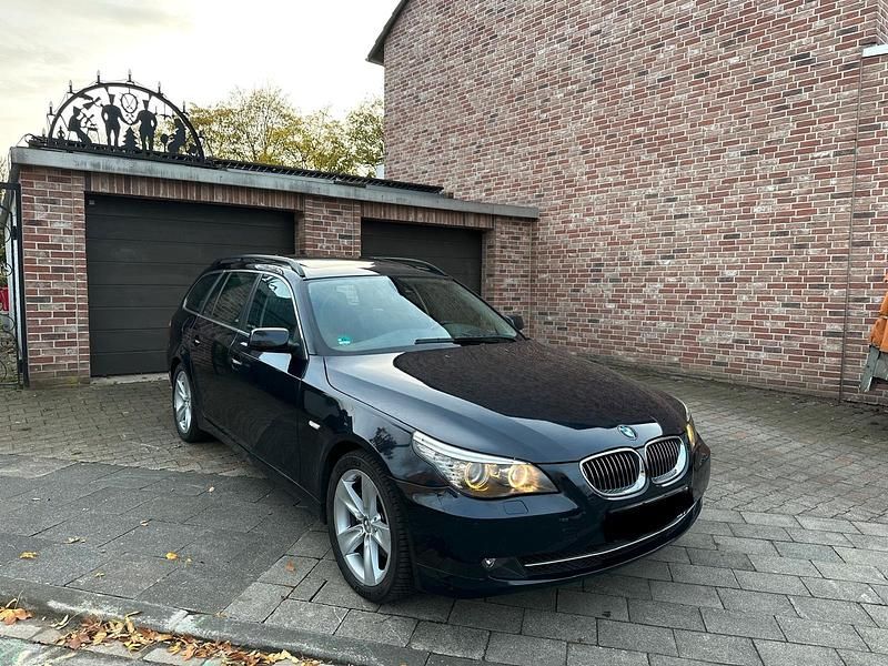 Blau Gebraucht 2008 BMW 530 Kombi | 4.280 € (Superpreis) - Bild 1/4