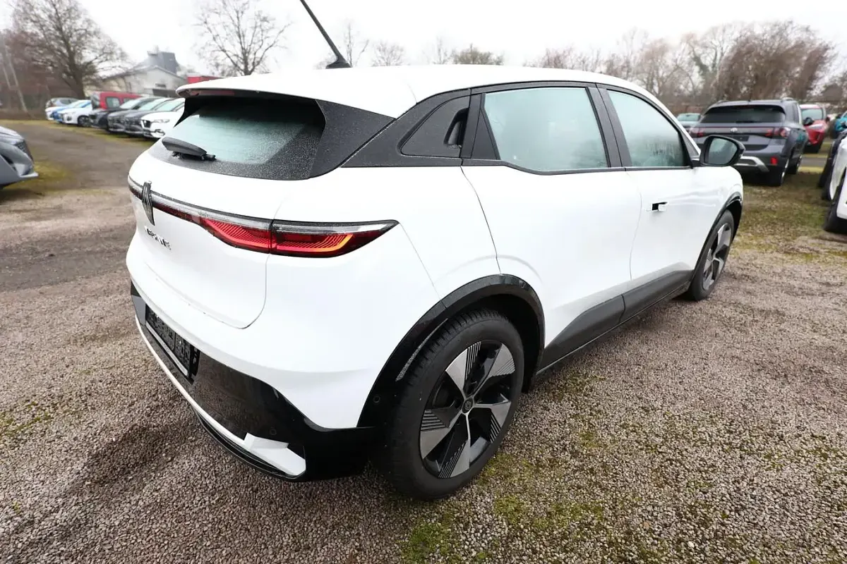Używany Renault Mégane Equilibre 160 kW (218 KM) 2022 Biały Sedan/Limuzyna