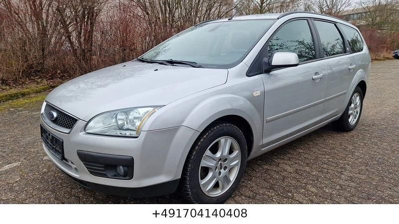 Gebraucht Ford Focus Ghia 145 PS (106 kW) 2005 Silber Limousine