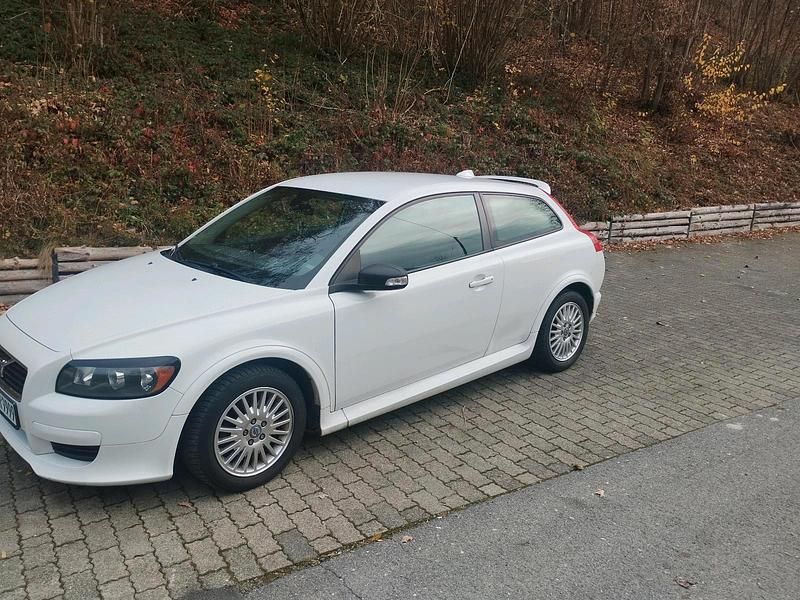 Weiß Gebraucht 2009 Volvo C30 Kleinwagen | 4.000 € (Etwas zu teuer) - Bild 1/4