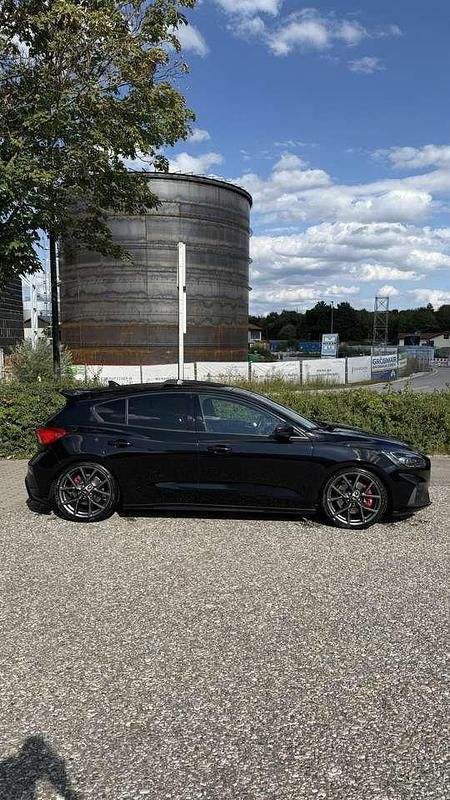 Schwarz Gebraucht 2020 Ford Focus ST Limousine | 20.999 € (Guter Preis) - Bild 1/4