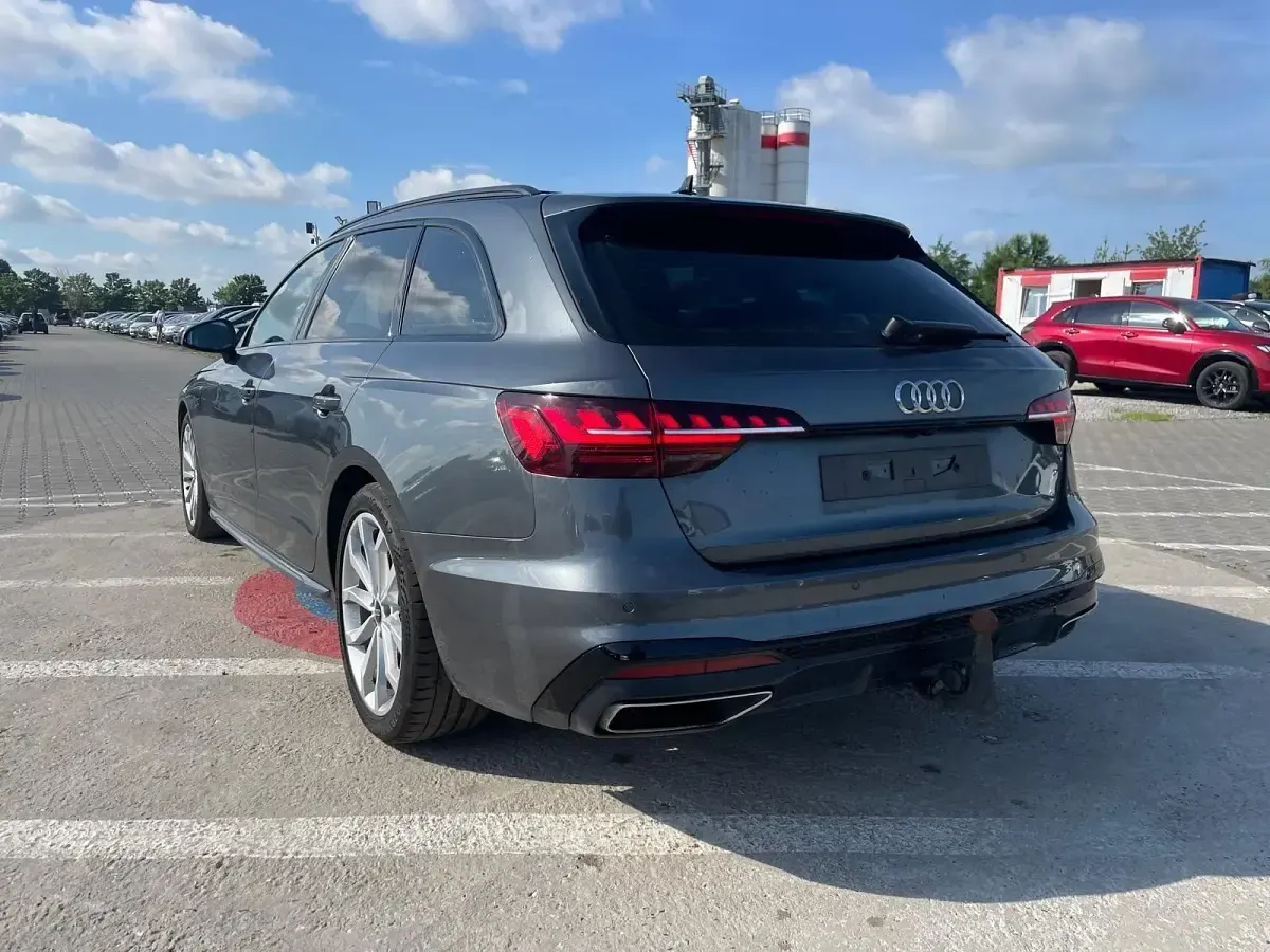 Gebraucht Audi A4 S-Line 163 PS (119 kW) 2022 Grau Kombi