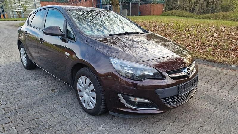 Gebraucht Opel Astra 140 PS (102 kW) 2013 Braun Limousine