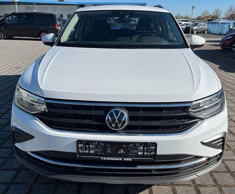 Gebraucht VW Tiguan Life 150 PS (110 kW) 2021 Weiß SUV
