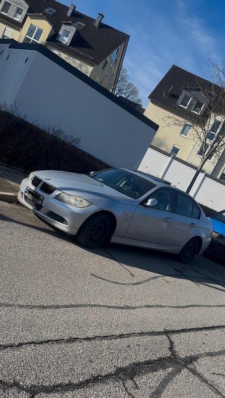 Gebraucht BMW 320 177 PS (130 kW) 2008 Silber Limousine