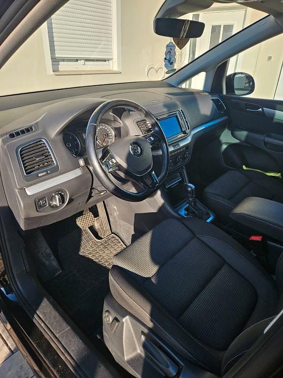 Gebraucht VW Sharan Comfortline 150 PS (110 kW) 2017 Schwarz Van / Kleinbus