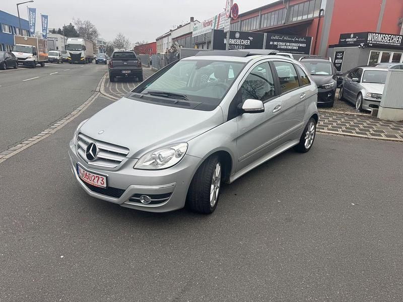 Gebraucht Mercedes B180 116 PS (85 kW) 2009 Silber Van / Kleinbus