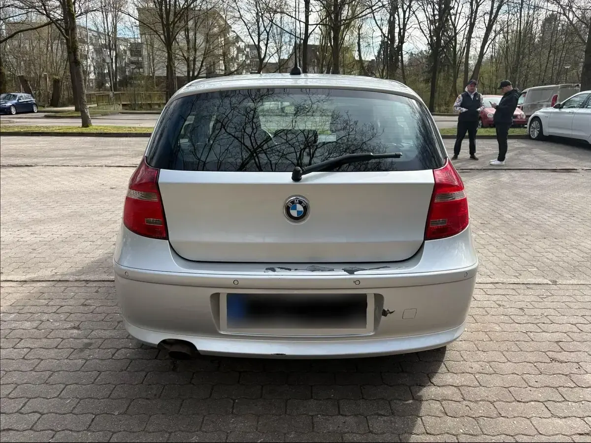 Gebraucht BMW 320 122 PS (89 kW) 2010 Grau Kleinwagen