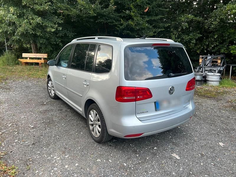 Silber Gebraucht 2010 VW Touran Van / Kleinbus | 7.500 € (Guter Preis) - Bild 1/4
