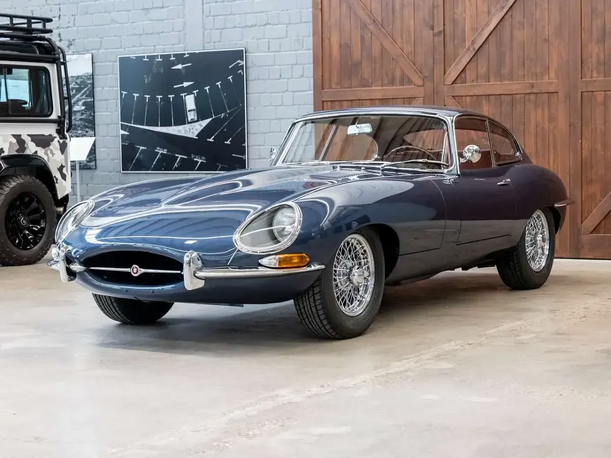 Begagnad Jaguar E-Type 265 HK (194 kW) 1963 Blå Sportkupé