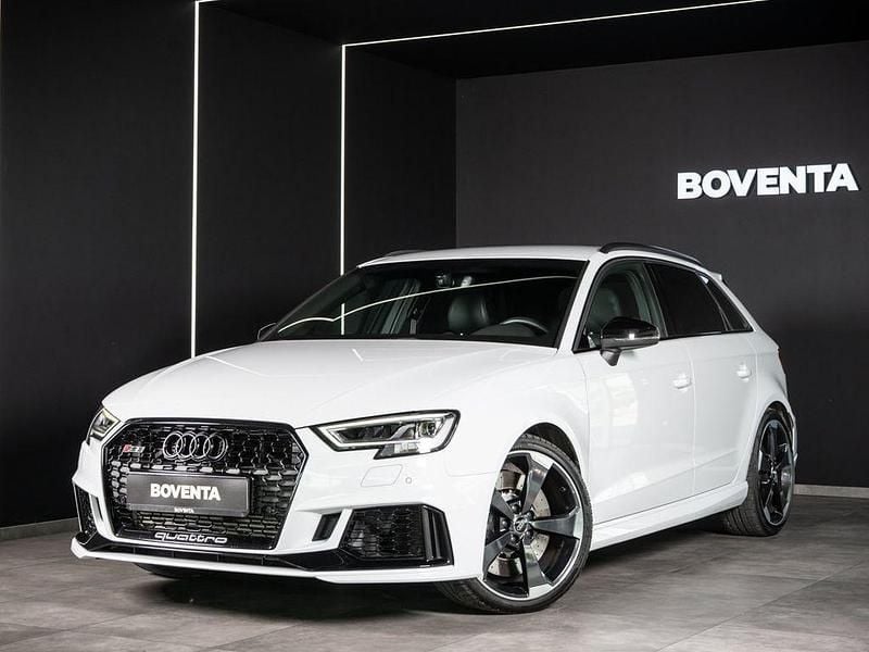Gletscherweiss metallic Gebraucht 2019 Audi RS3 Sport Limousine | 38.850 € (Superpreis) - Bild 1/4