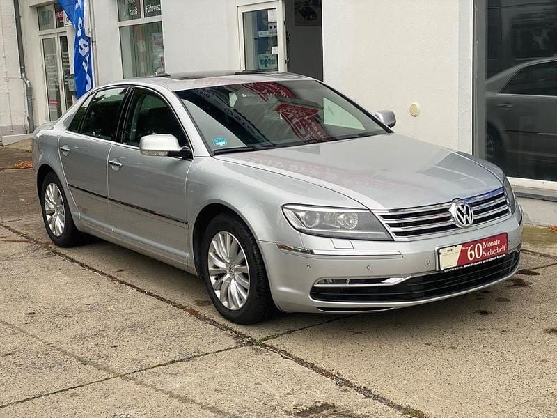 Reflexsilber metallic (metallic) Gebraucht 2012 VW Phaeton Limousine | 12.000 € (Fairer Preis) - Bild 1/4