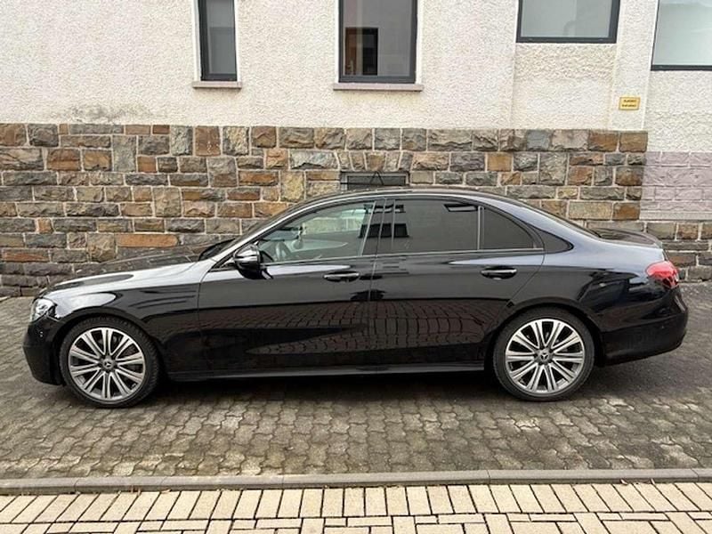 Schwarz Gebraucht 2023 Mercedes E220 AMG line Limousine | 43.000 € (Etwas zu teuer) - Bild 1/4