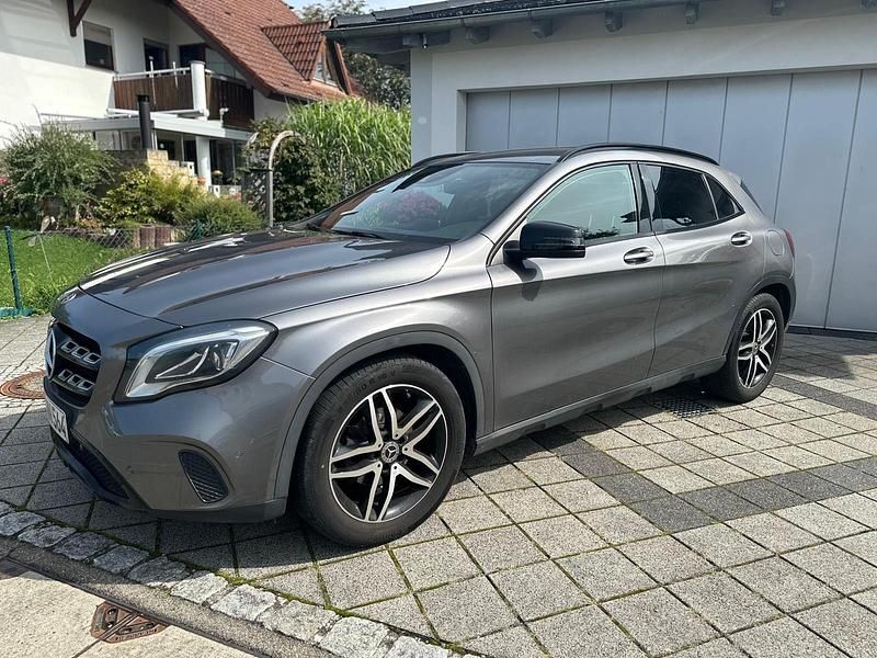 Usata Mercedes GLA200 156 CV (114 kW) 2018 Grigio SUV