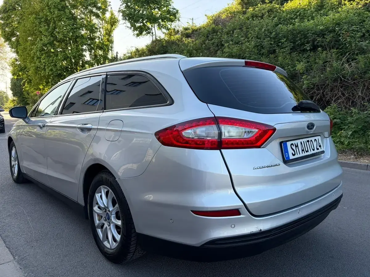 Gebraucht Ford Mondeo 116 PS (85 kW) 2015 Silber Kombi