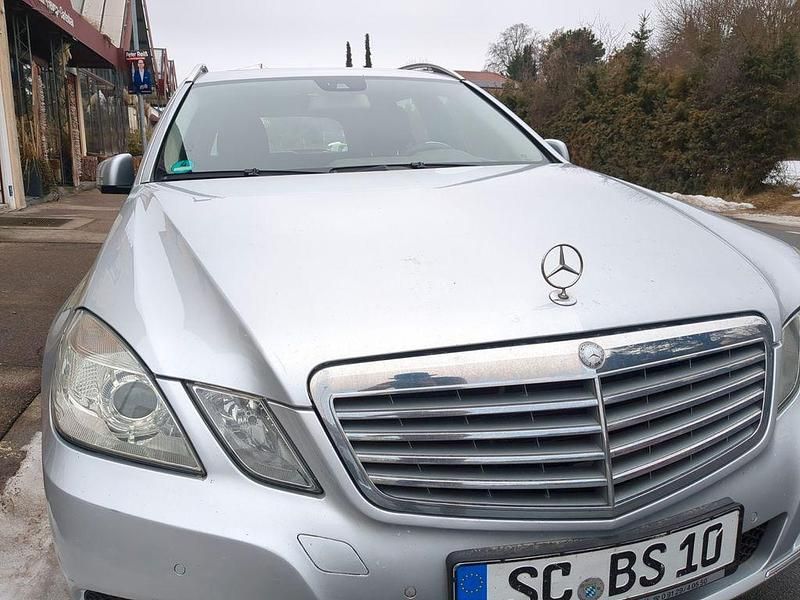Gebraucht Mercedes E220 170 PS (125 kW) 2011 Silber Limousine
