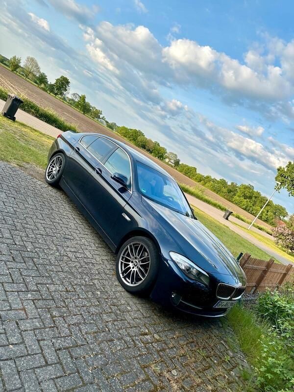 Blau Gebraucht 2011 BMW 523 Limousine | 11.400 € (Fairer Preis) - Bild 1/4