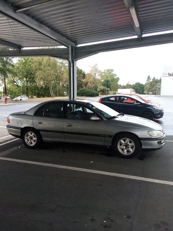 Silber Gebraucht 1992 Opel Omega Limousine | 1.000 € - Bild 1/1