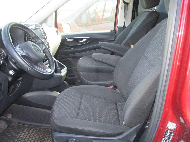 Gebraucht Mercedes Vito 190 PS (139 kW) 2021 Rot Van