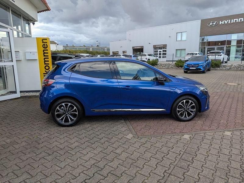 Neu Renault Clio V Techno 91 PS (66 kW) 2025 Blau Limousine
