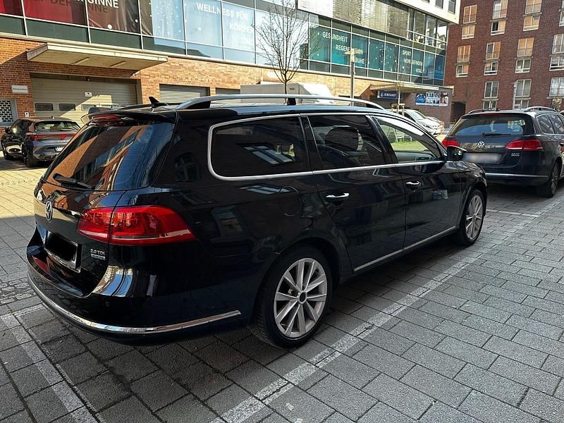 Gebraucht VW Passat Highline 140 PS (102 kW) 2012 Schwarz Kombi