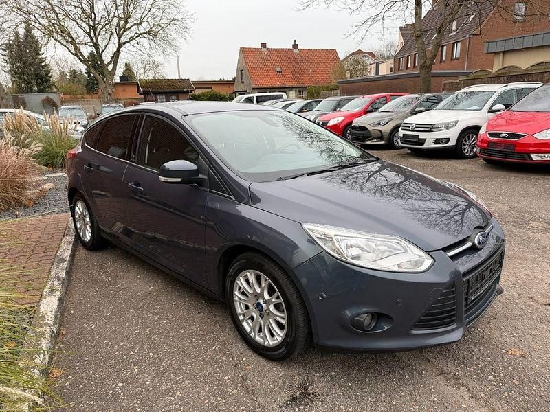 Gebraucht Ford Focus Champions Edition 125 PS (91 kW) 2013 Grau Limousine