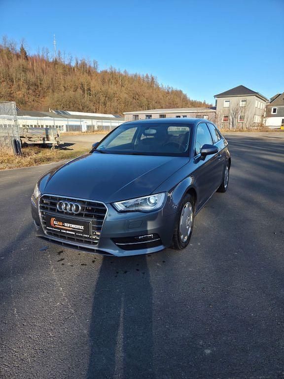 Gebraucht Audi A3 Attraction 105 PS (77 kW) 2013 Grau Coupé