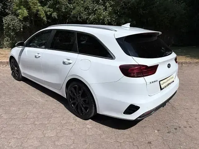 Gebraucht Kia Ceed Sportswagon Vision 140 PS (102 kW) 2019 Casa weiß uni Kombi