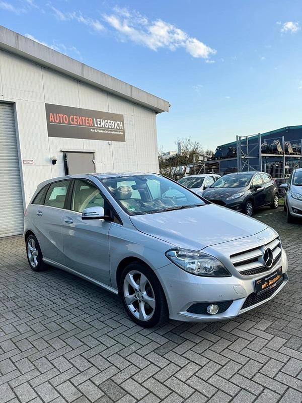 Gebraucht Mercedes B180 122 PS (89 kW) 2013 Silber Kleinwagen