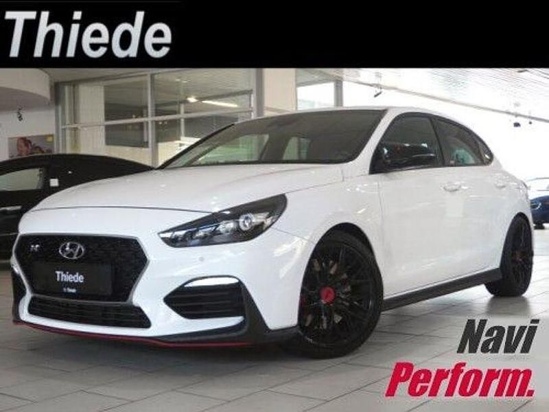 Weiss Gebraucht 2020 Hyundai i30 N Performance Limousine | 20.490 € (Superpreis) - Bild 1/3