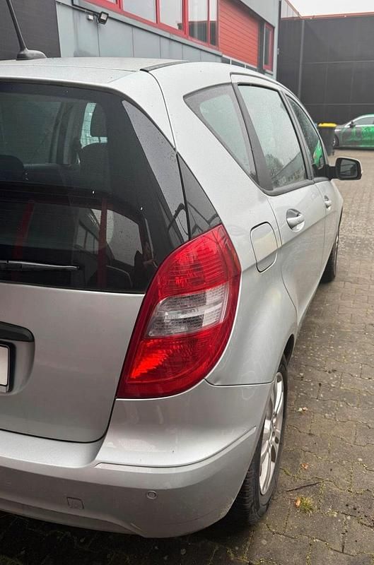 Gebraucht Mercedes A160 95 PS (69 kW) 2010 Silber Kleinwagen