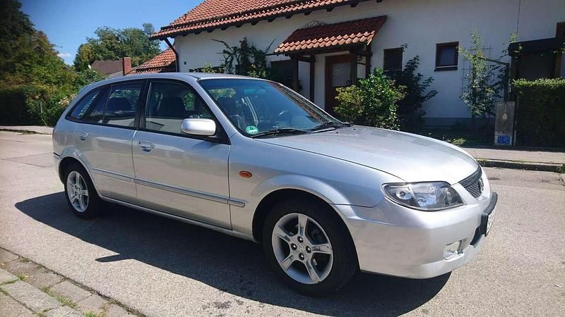 Satinsilber Gebraucht 2002 Mazda 323F Exclusive Kleinwagen | 3.950 € (Fairer Preis) - Bild 1/4
