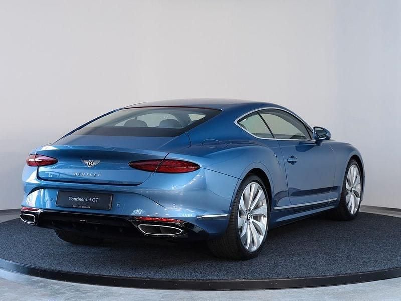 Neu Bentley Continental 680 PS (500 kW) 2026 Blau