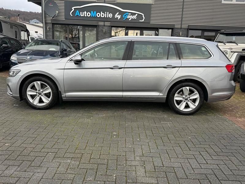 Gebraucht VW Passat Elegance 200 PS (147 kW) 2024 Silber Kombi