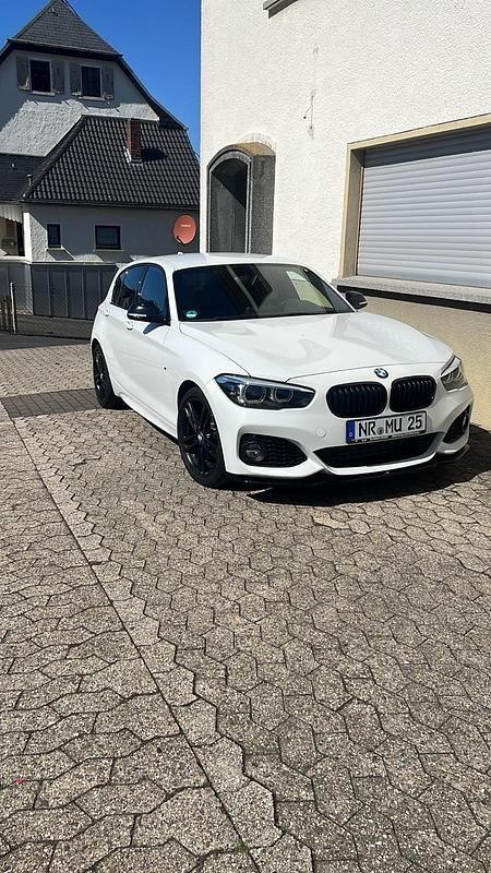 Weiß Gebraucht 2018 BMW 118 Coupé Shadowline Coupé | 15.000 € - Bild 1/4