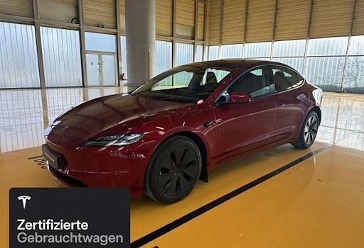 Rot Gebraucht 2025 Tesla Model 3 Long Range RWD Limousine | 48.200 € - Bild 1/4