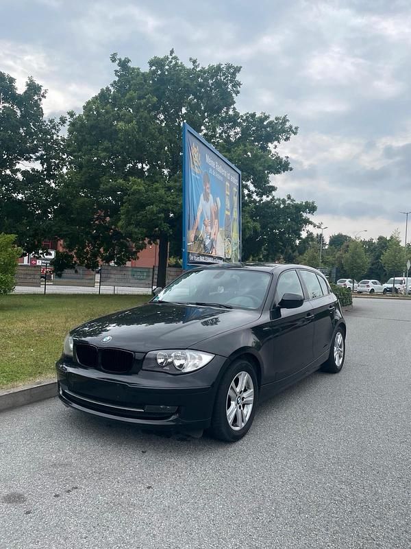 Schwarz Gebraucht 2010 BMW 116 Kleinwagen | 2.900 € (Fairer Preis) - Bild 1/4
