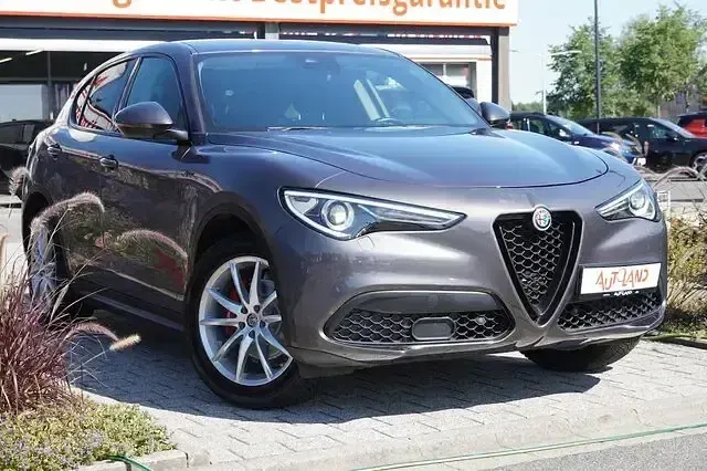 Gebraucht Alfa Romeo Stelvio Sprint 209 PS (153 kW) 2020 Colore esterno SUV