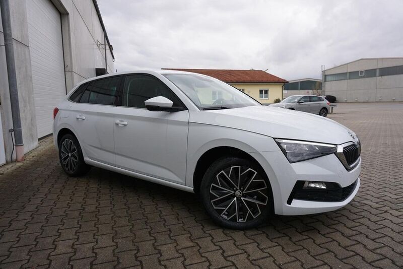 Moon weiß Gebraucht 2023 Skoda Scala Style Kleinwagen | 22.895 € (Fairer Preis) - Bild 1/4