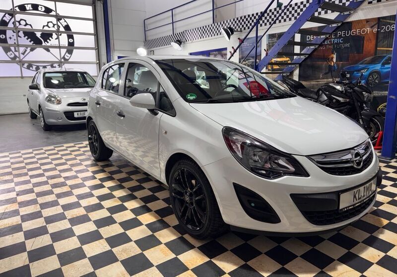 Weiß Gebraucht 2012 Opel Corsa Selection Limousine | 4.790 € (Etwas zu teuer) - Bild 1/4
