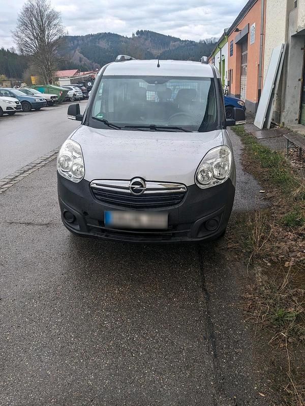Second-hand Opel Combo 122 CP (89 kW) 2015 Argintiu Monovolum