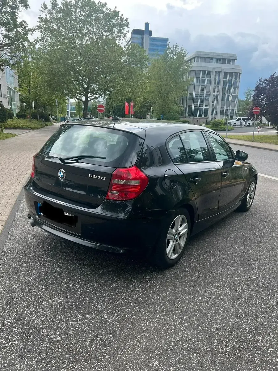 Gebraucht BMW 120 177 PS (130 kW) 2011 Schwarz Kleinwagen